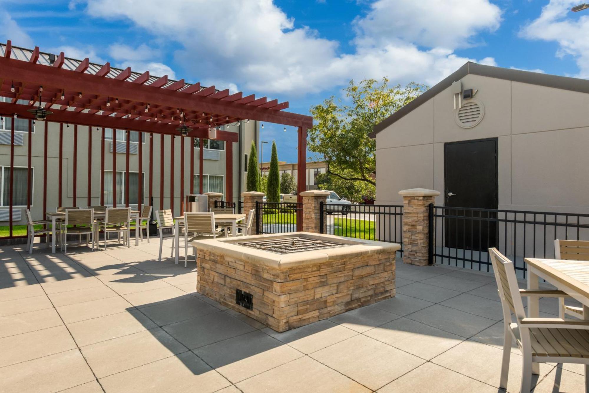 Country Inn & Suites By Radisson, Wichita East, Ks Exteriér fotografie