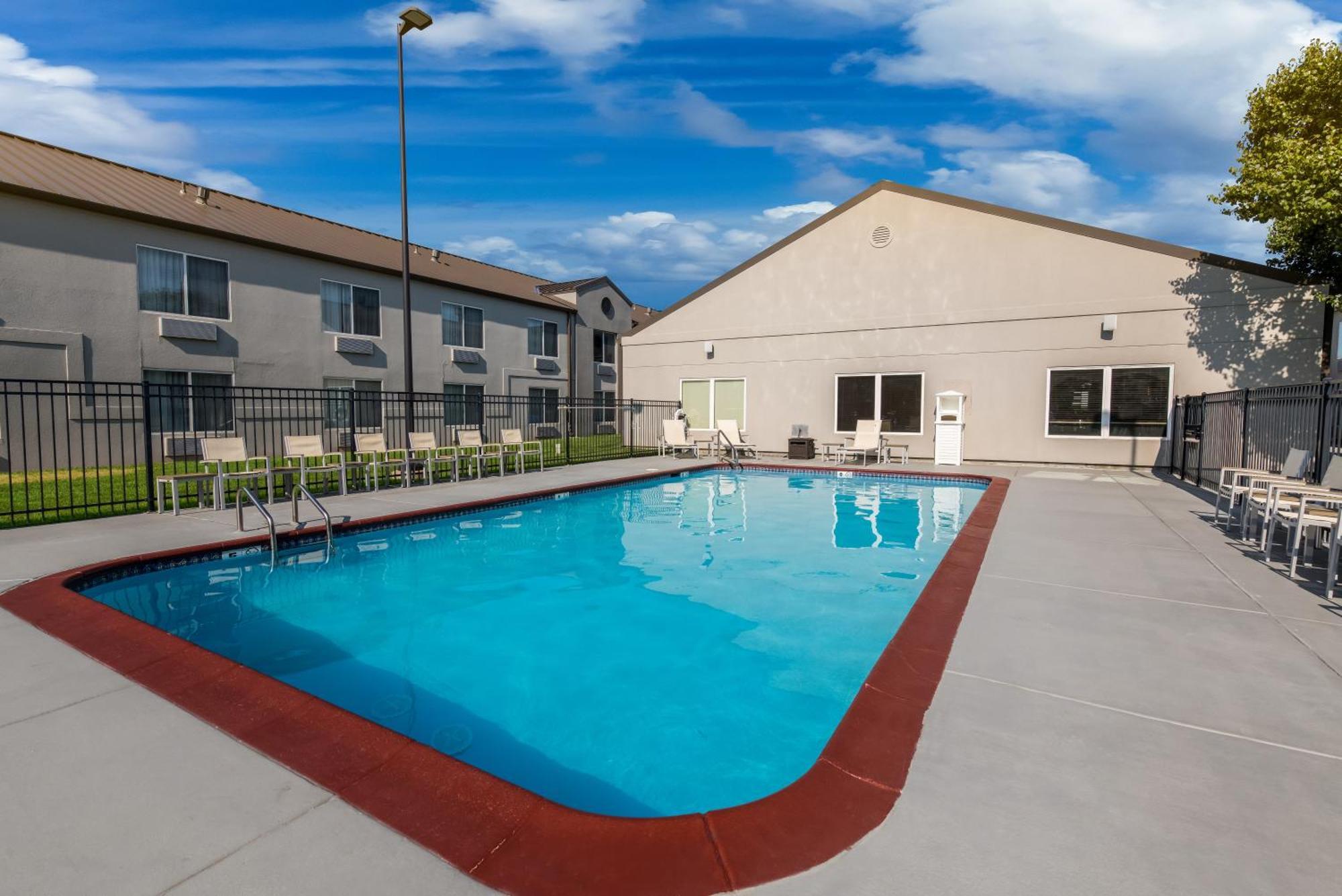 Country Inn & Suites By Radisson, Wichita East, Ks Exteriér fotografie